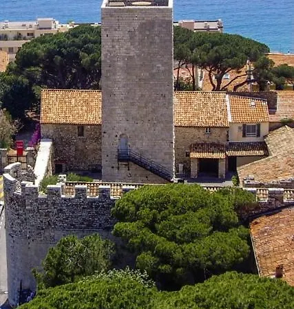 3 Pieces Au Suquet Vue Chateau & A 3 Minutes קאן